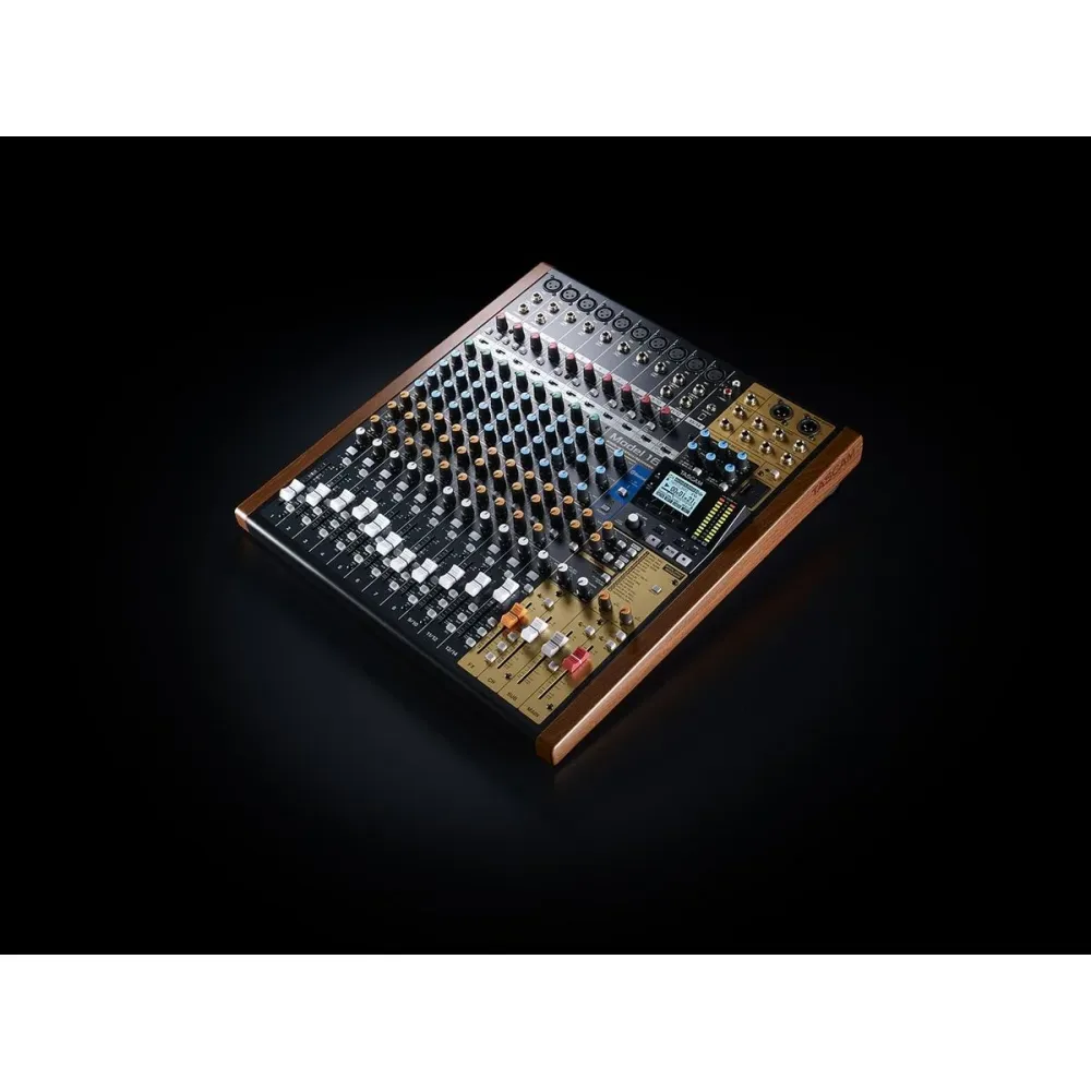 DJ маса Tascam MODEL 16